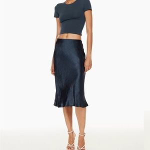 Aritzia Babaton silk black midi skirt never worn size 00